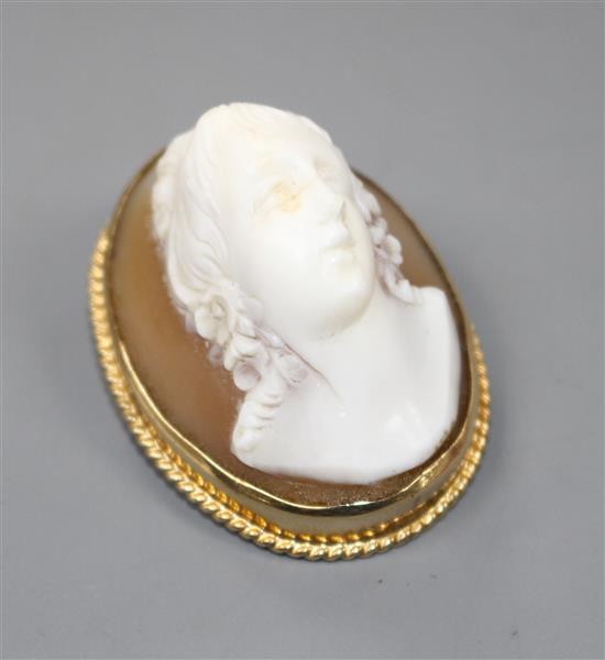 A modern 9ct gold mounted oval cameo brooch, carved with the bust of a lady to sinister,